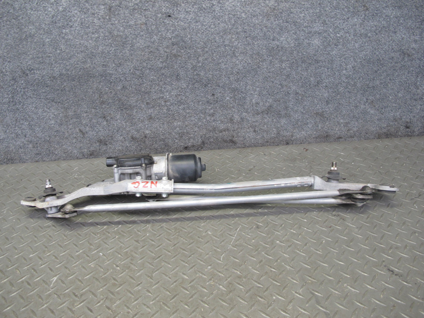 06-09 Nissan 350Z Z33 Convert Windshield Wiper Transmission Linkage & Motor OEM
