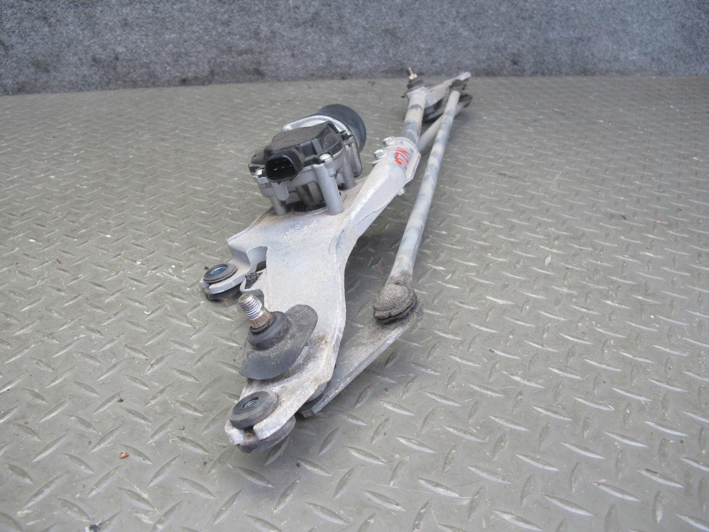 06-09 Nissan 350Z Z33 Convert Windshield Wiper Transmission Linkage & Motor OEM