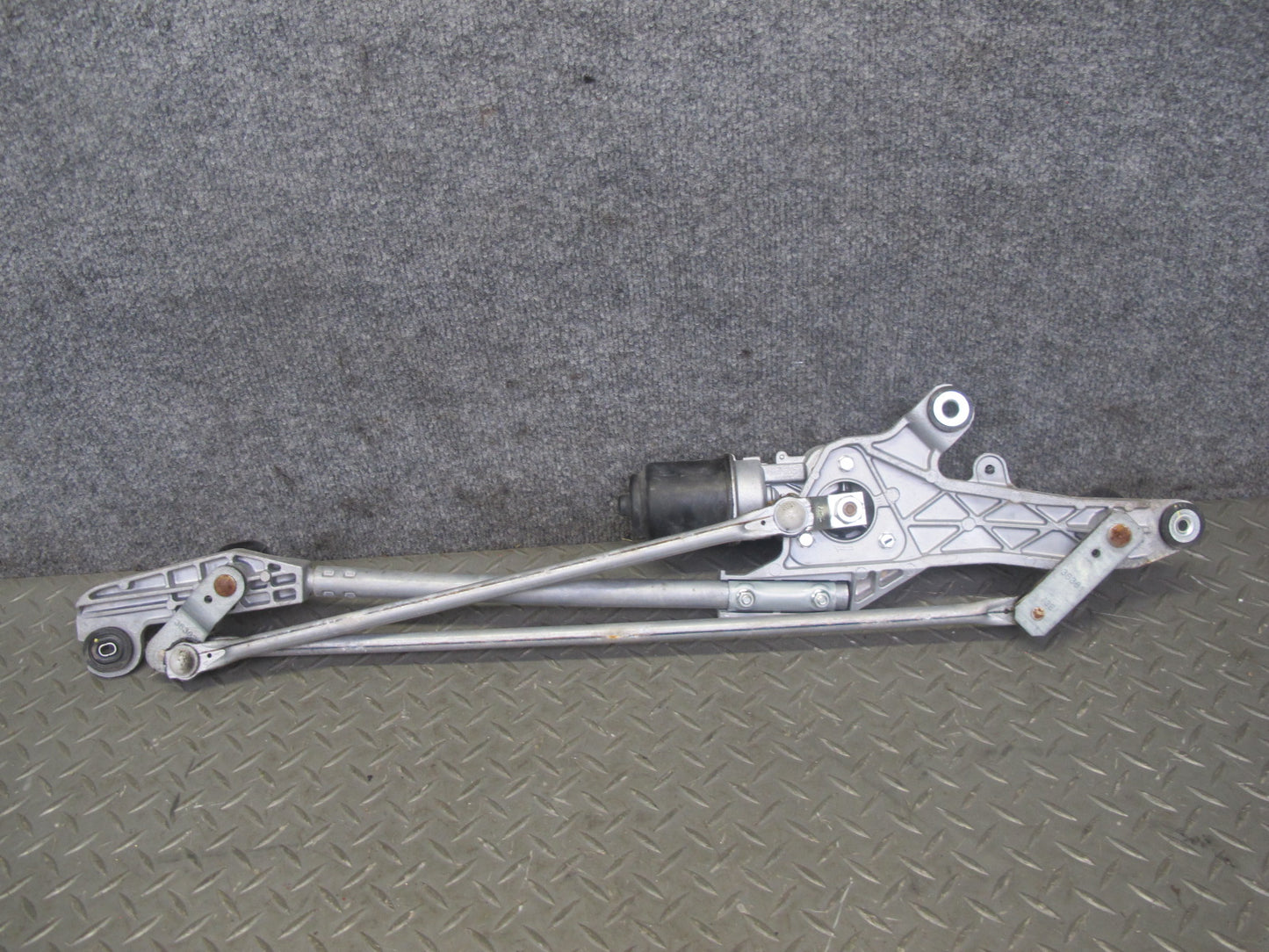 06-09 Nissan 350Z Z33 Convert Windshield Wiper Transmission Linkage & Motor OEM