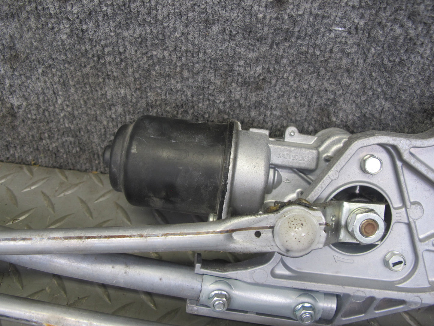 06-09 Nissan 350Z Z33 Convert Windshield Wiper Transmission Linkage & Motor OEM