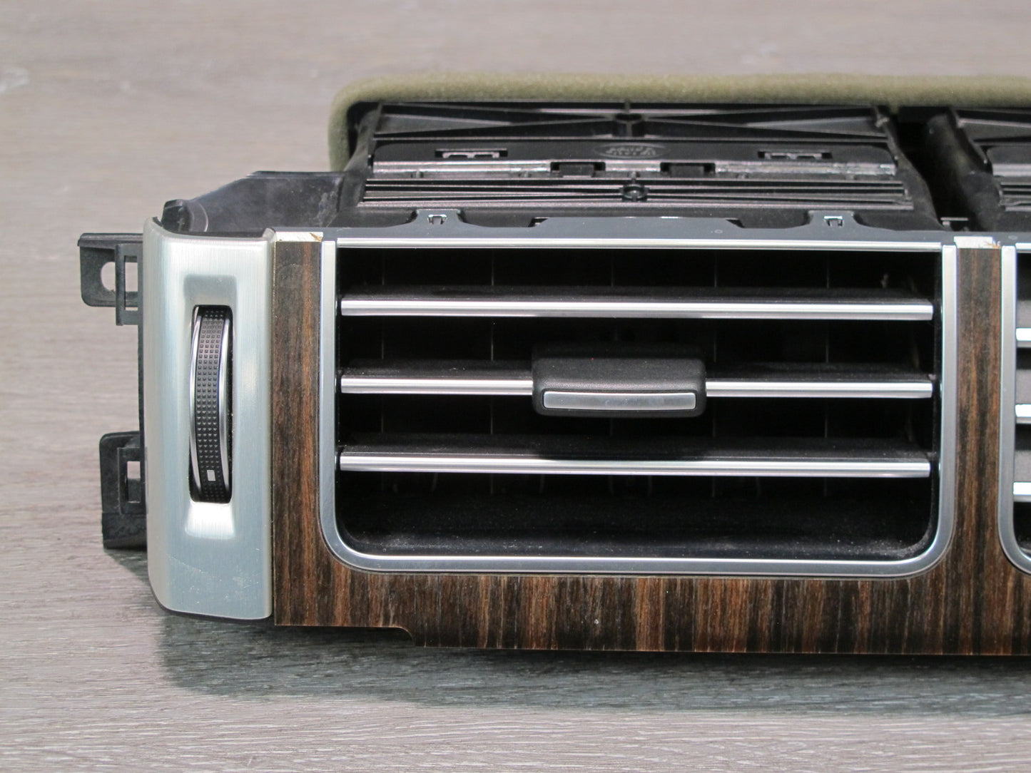 2013-2017 Land Range Rover L405 Dash Center A/C Air Vent  Grille CK52-01820-A