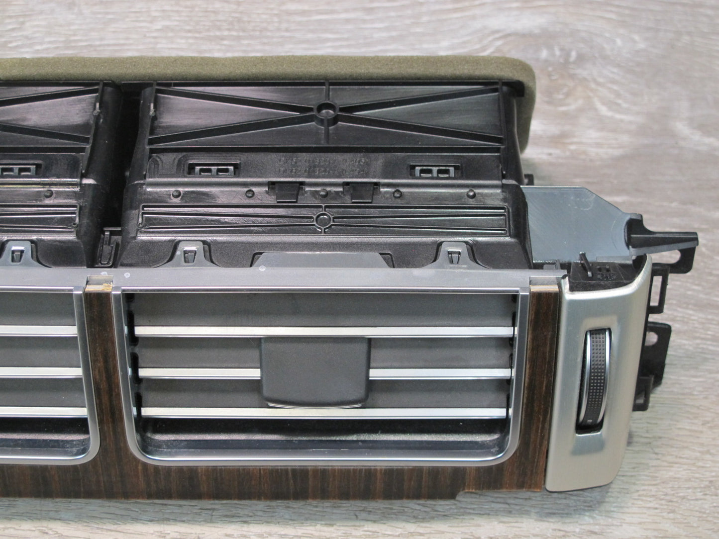 2013-2017 Land Range Rover L405 Dash Center A/C Air Vent  Grille CK52-01820-A