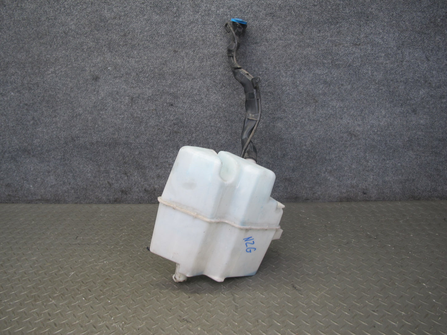07-09 Nissan 350Z Z33 Conv Front Windshield Washer Reservoir w Neck & Pump OEM