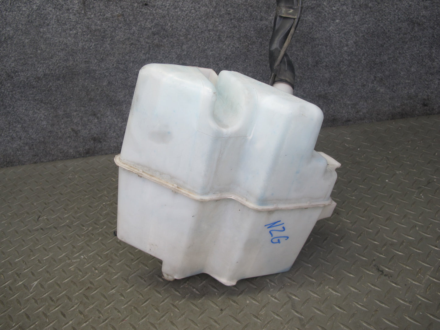07-09 Nissan 350Z Z33 Conv Front Windshield Washer Reservoir w Neck & Pump OEM