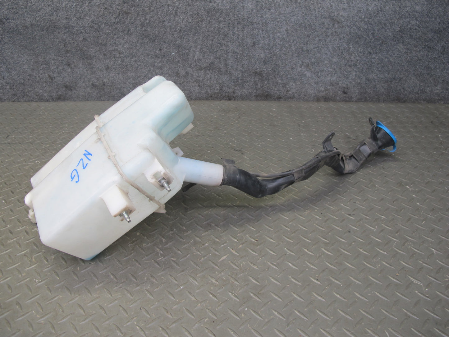 07-09 Nissan 350Z Z33 Conv Front Windshield Washer Reservoir w Neck & Pump OEM