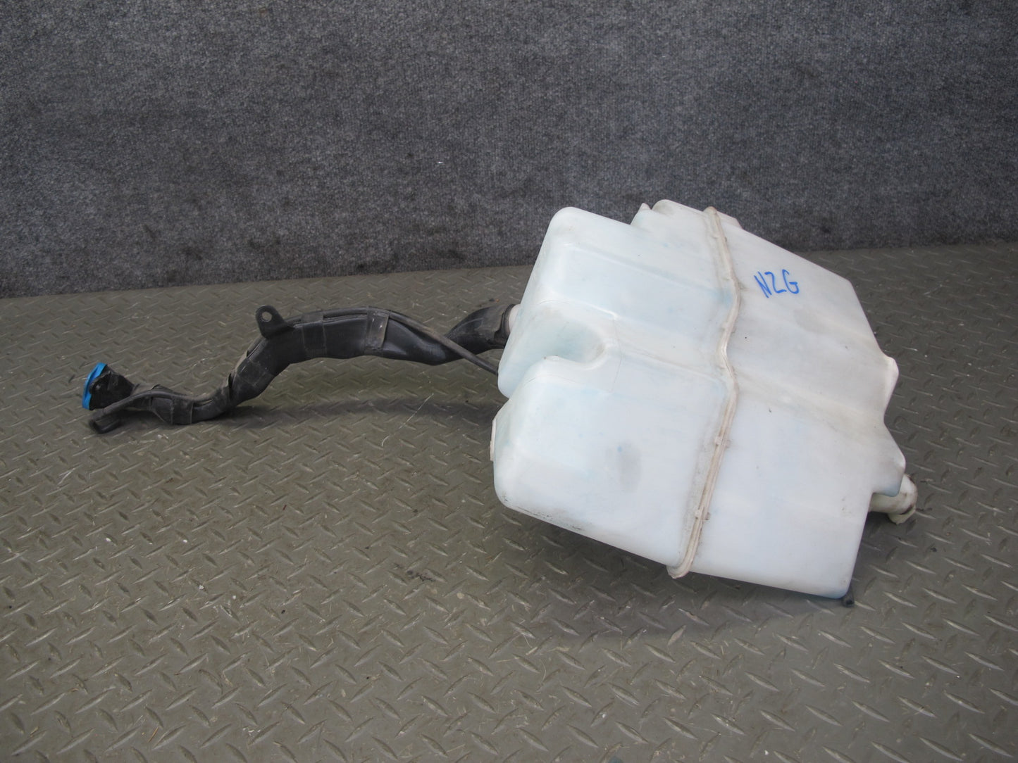 07-09 Nissan 350Z Z33 Conv Front Windshield Washer Reservoir w Neck & Pump OEM