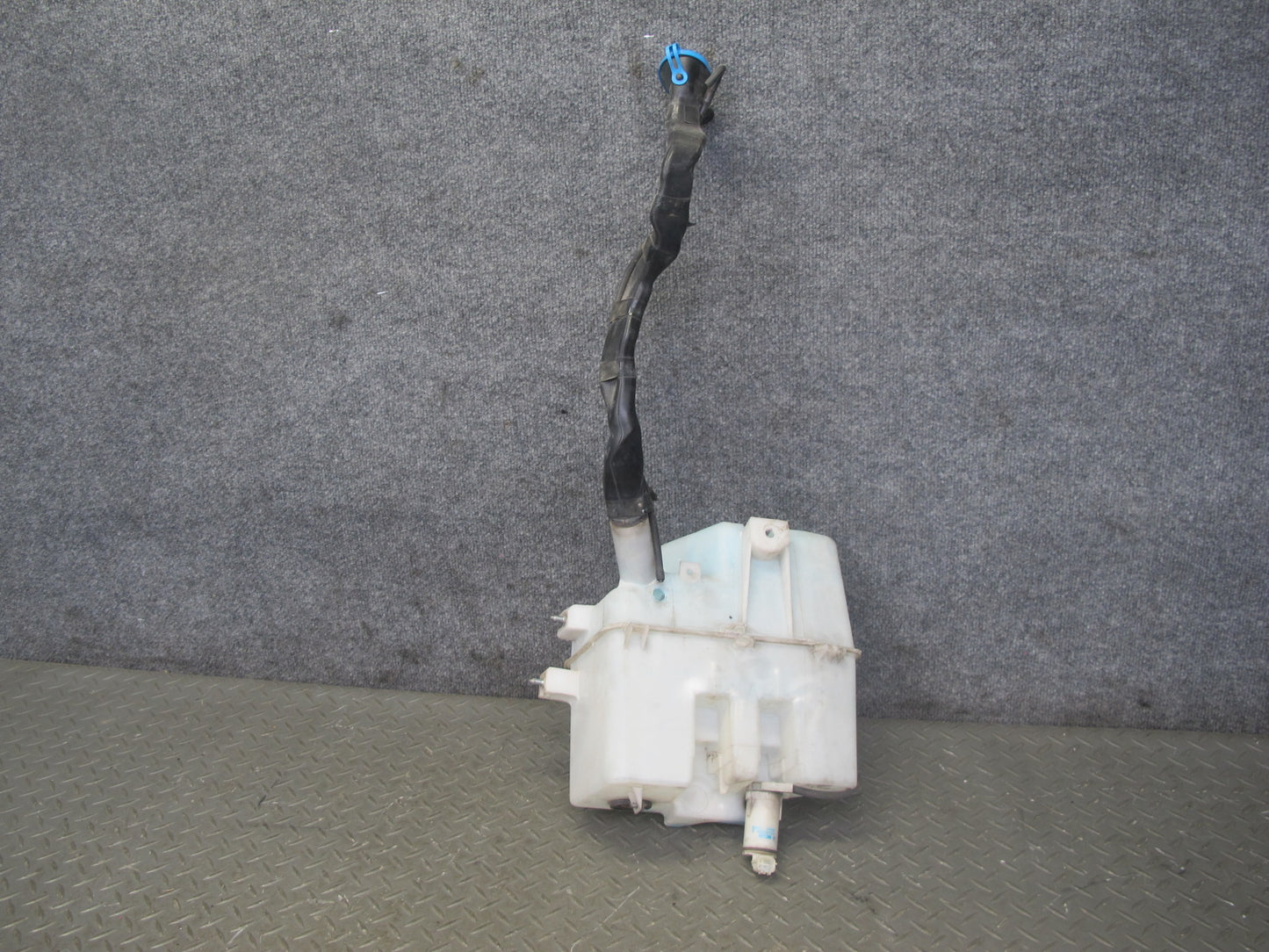 07-09 Nissan 350Z Z33 Conv Front Windshield Washer Reservoir w Neck & Pump OEM