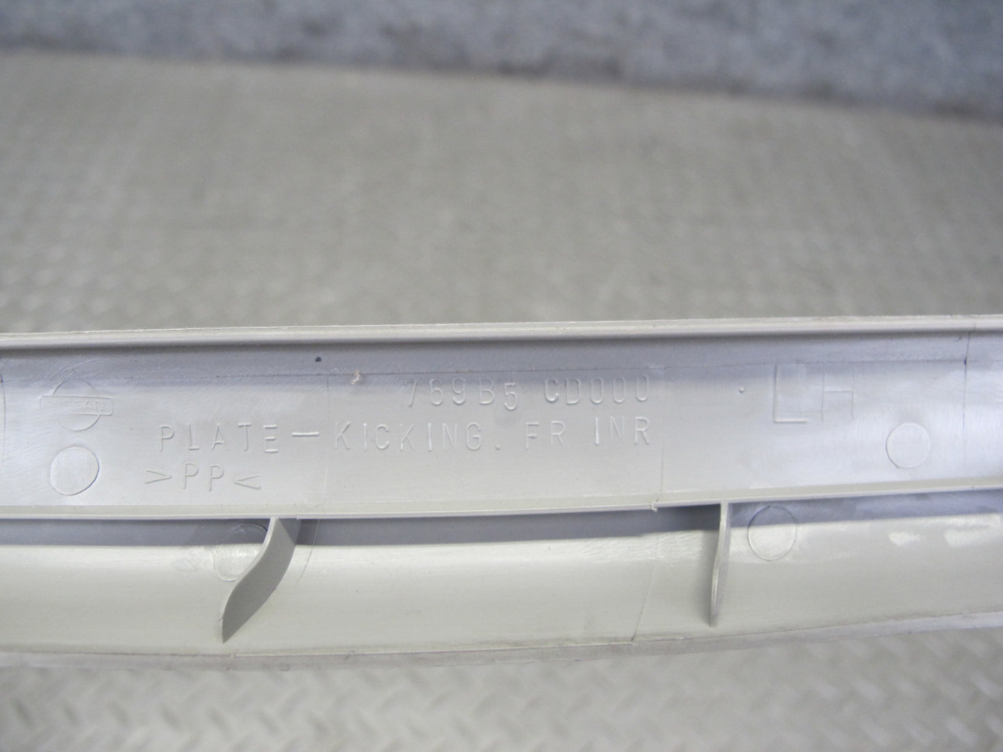 03-09 Nissan 350Z Left & Right Door Inner Scuff Step Sill Plate Trim Set OEM