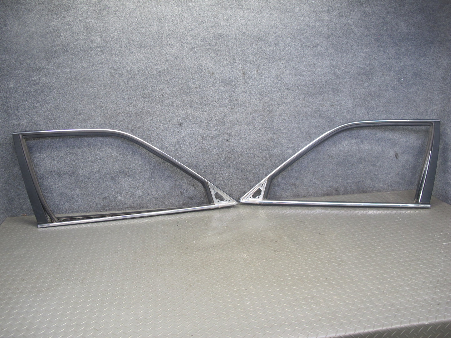 95-00 Lexus UCF20L LS400 Set of 2 Front Door Window Frame Trim Molding OEM