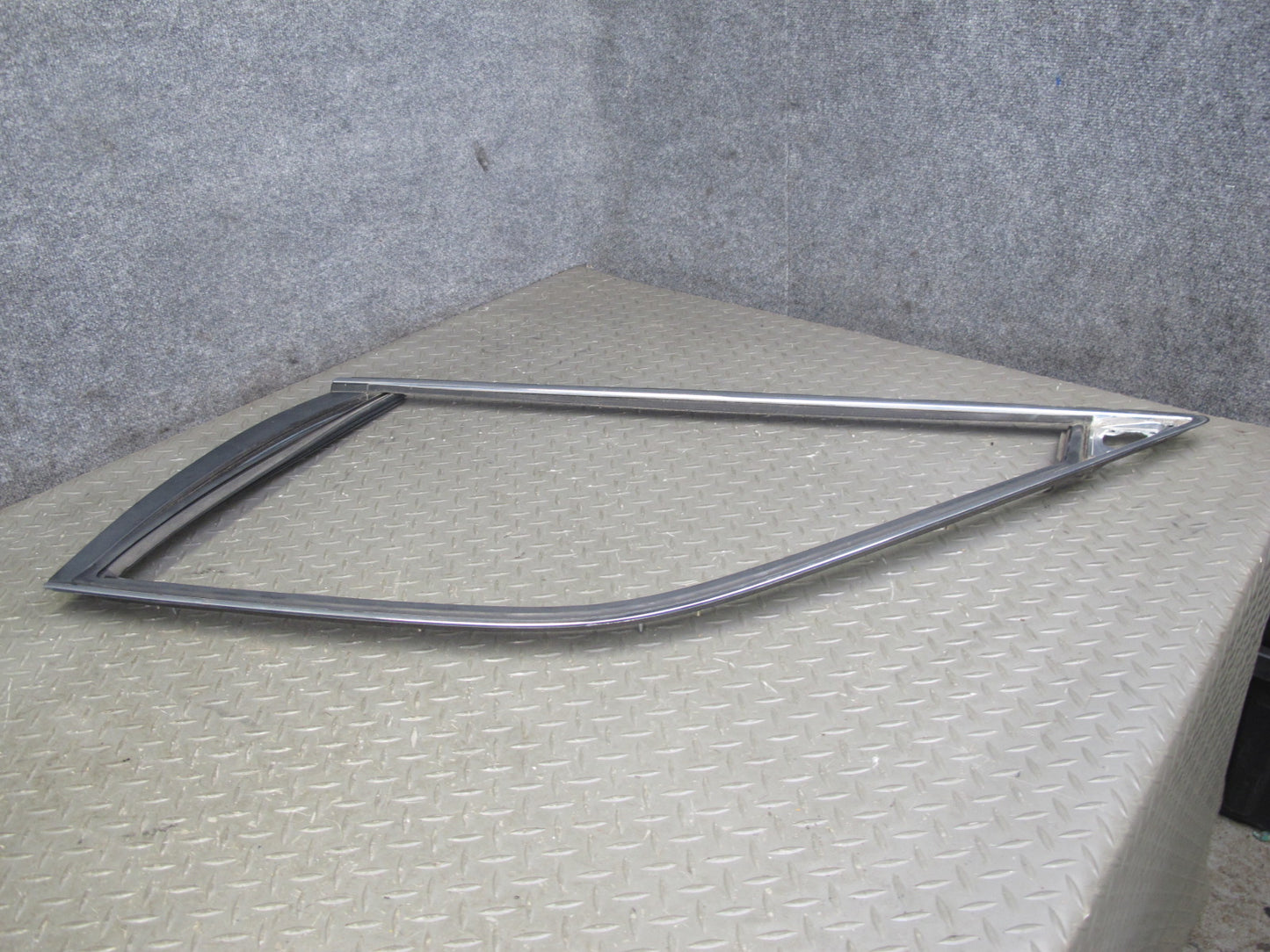 95-00 Lexus UCF20L LS400 Set of 2 Front Door Window Frame Trim Molding OEM
