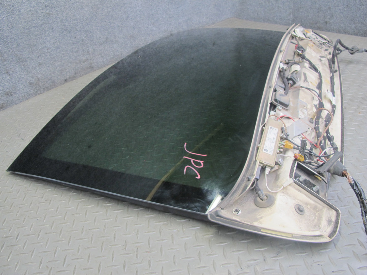 2003-2006 Porsche Cayenne 955 Rear Trunk Lid Hatch Tailgate Glass Window Panel