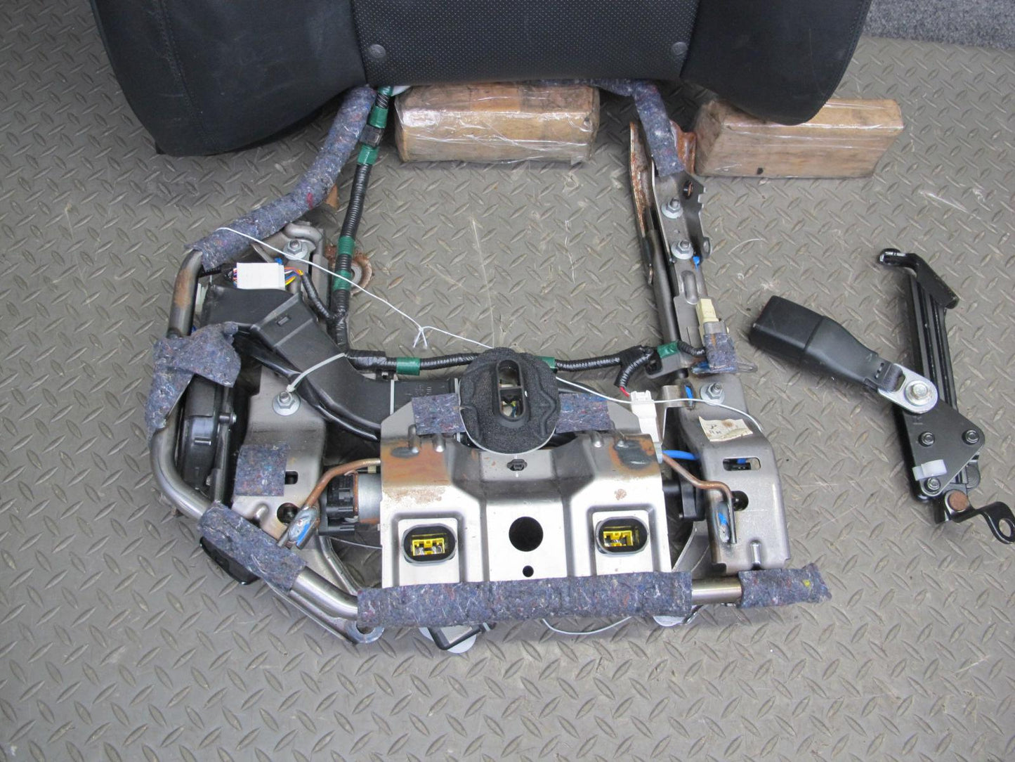 2008 Lexus LS600h Rear Right Leather Seat Upper Cushion Black w Adjust Frame OEM