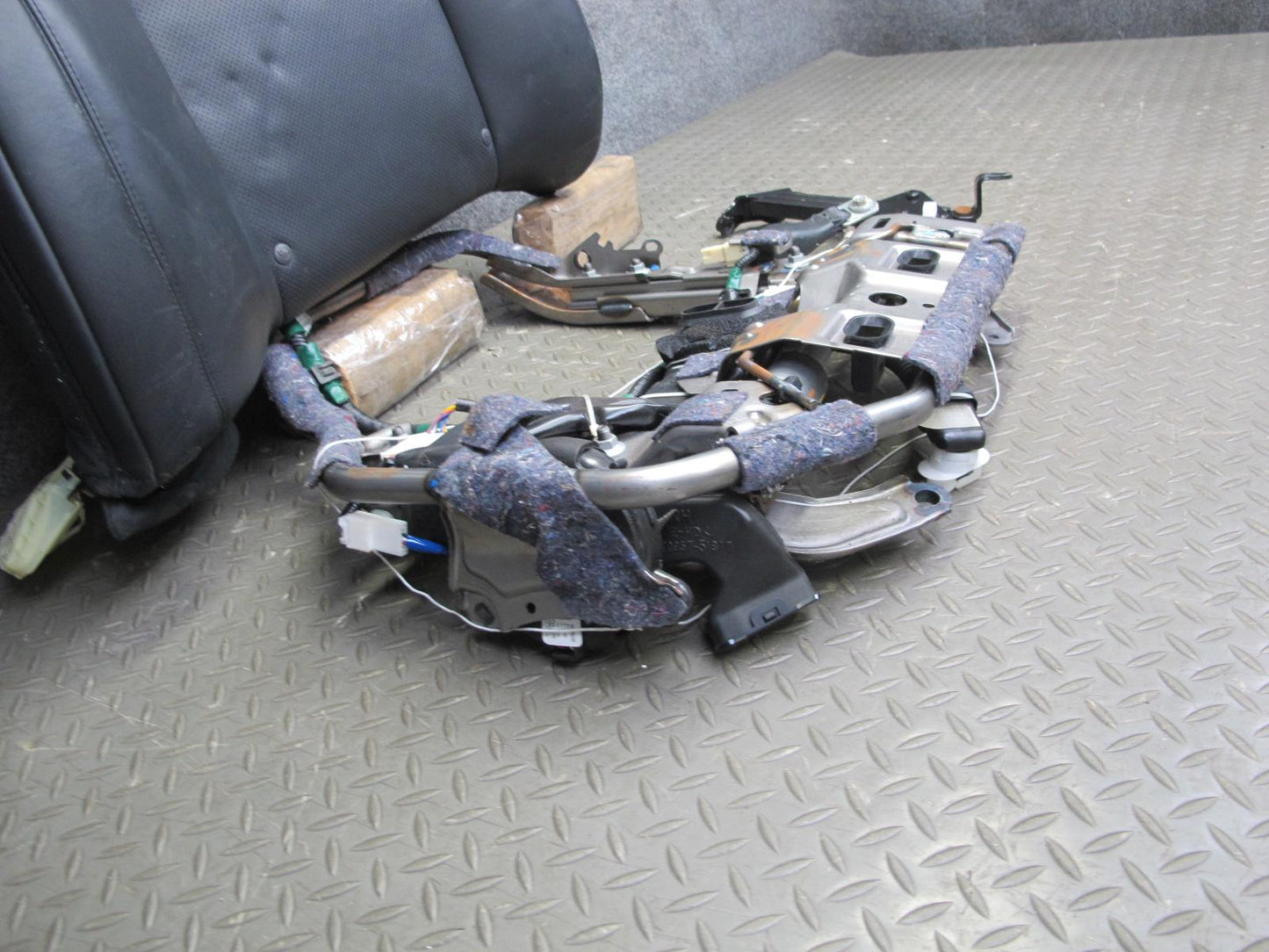 2008 Lexus LS600h Rear Right Leather Seat Upper Cushion Black w Adjust Frame OEM