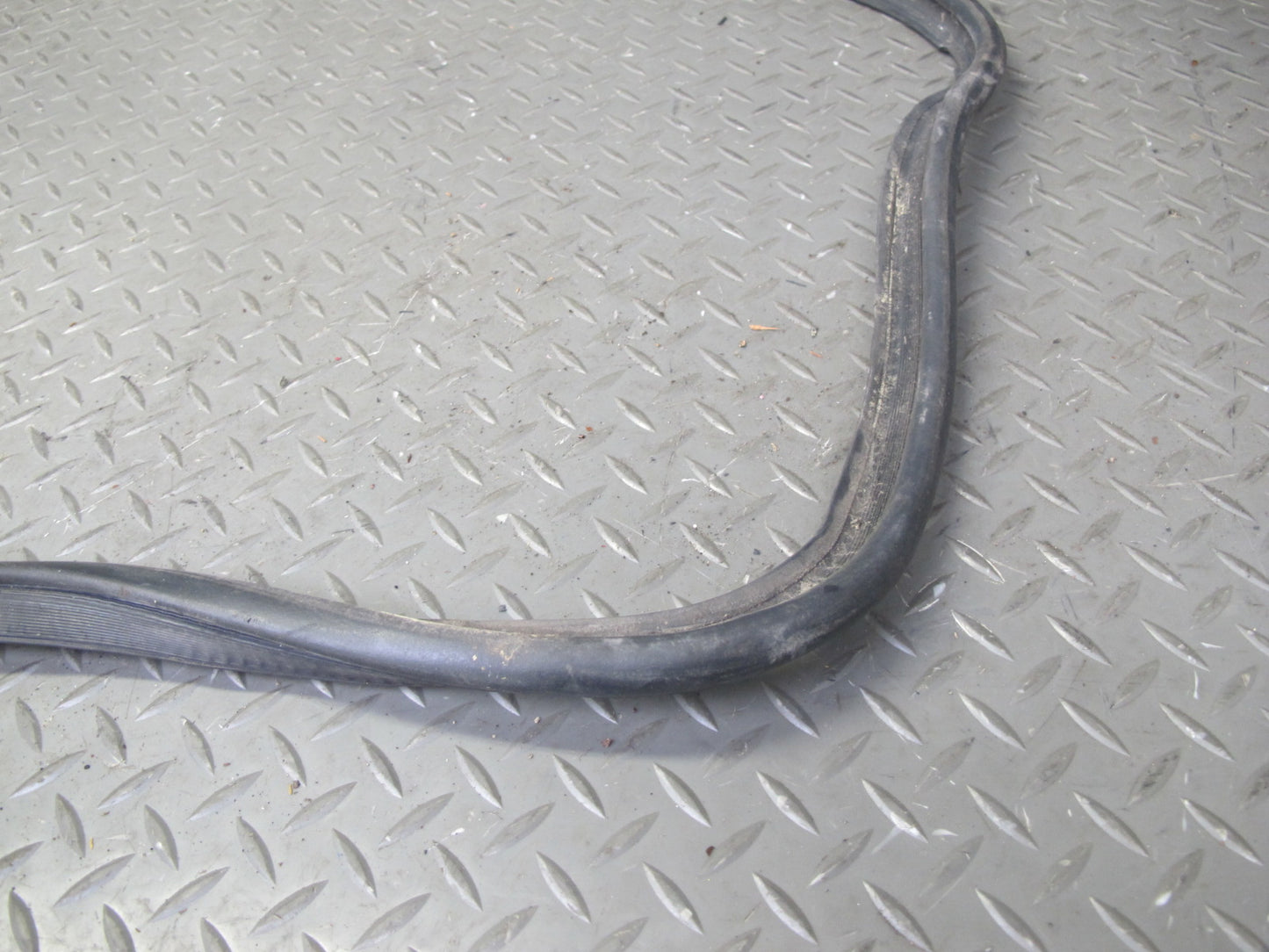 95-00 Lexus UCF20L LS400 Rear Trunk Rubber Weatherstrip Seal OEM