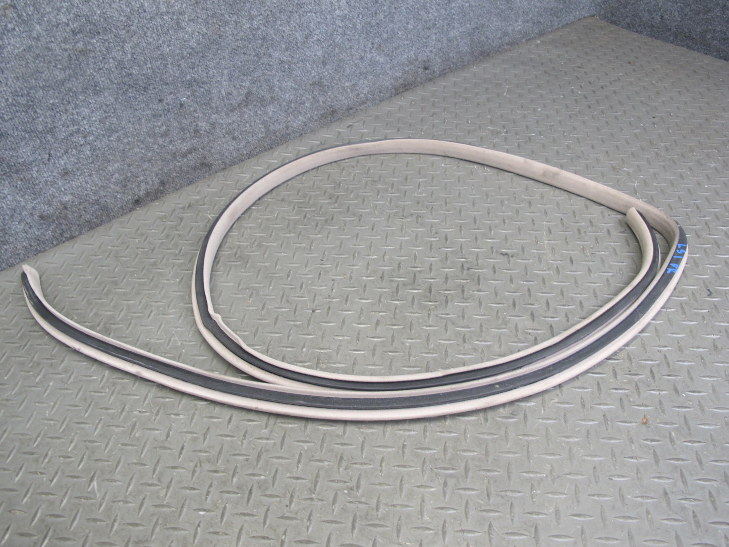 95-00 Lexus UCF20L LS400 Set of 4 Front & Rear Door Weatherstrip Seal Ivory OEM