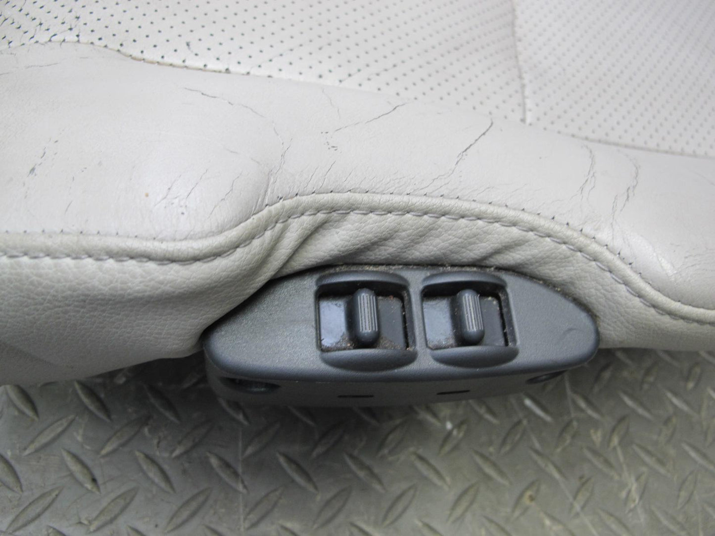 07-08 Nissan 350Z Conv Front Right Seat Lower Cushion Leather Gray w Module OEM