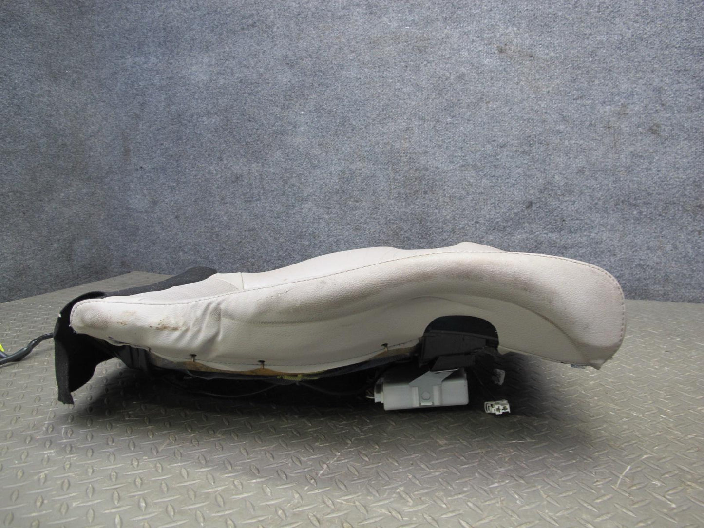 07-08 Nissan 350Z Conv Front Right Seat Lower Cushion Leather Gray w Module OEM