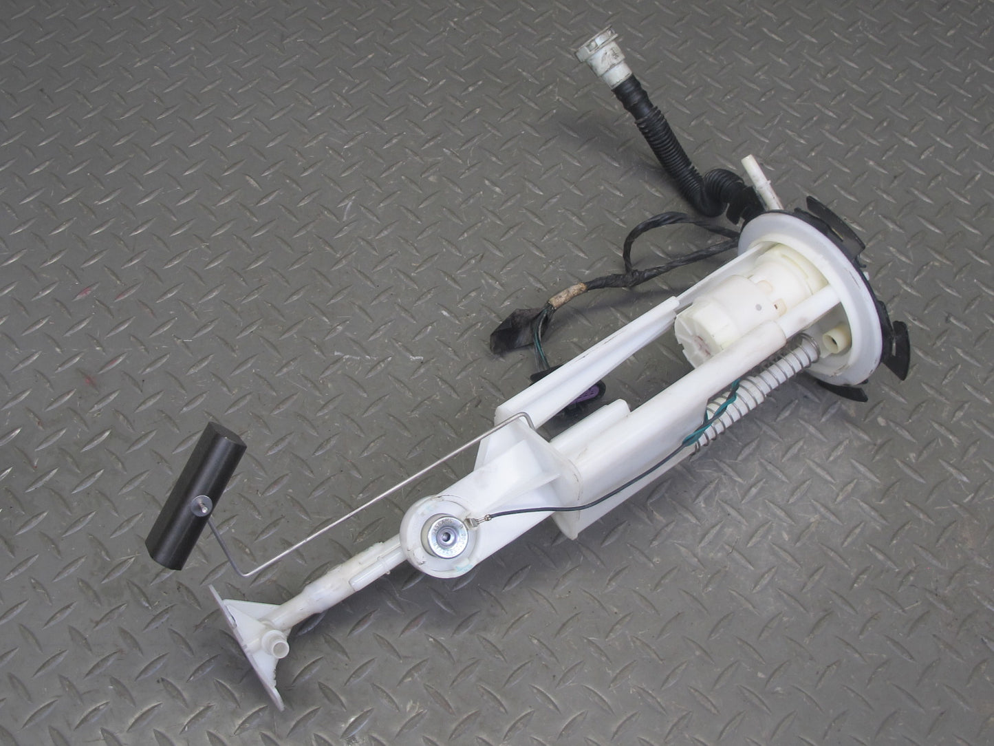 2004-2009 Cadillac XLR Fuel Gas Pump Level Sensor Sending Unit Assembly