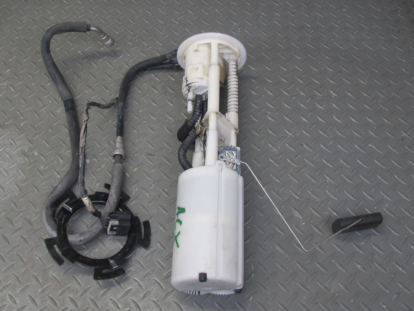 2004-2009 Cadillac XLR Fuel Gas Pump Level Sensor Sending Unit Assembly