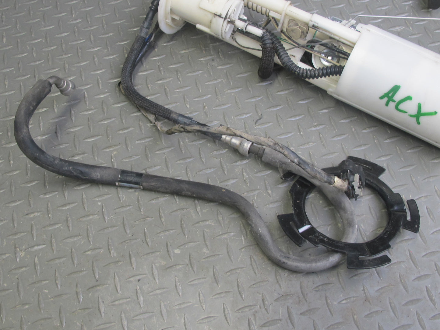 2004-2009 Cadillac XLR Fuel Gas Pump Level Sensor Sending Unit Assembly