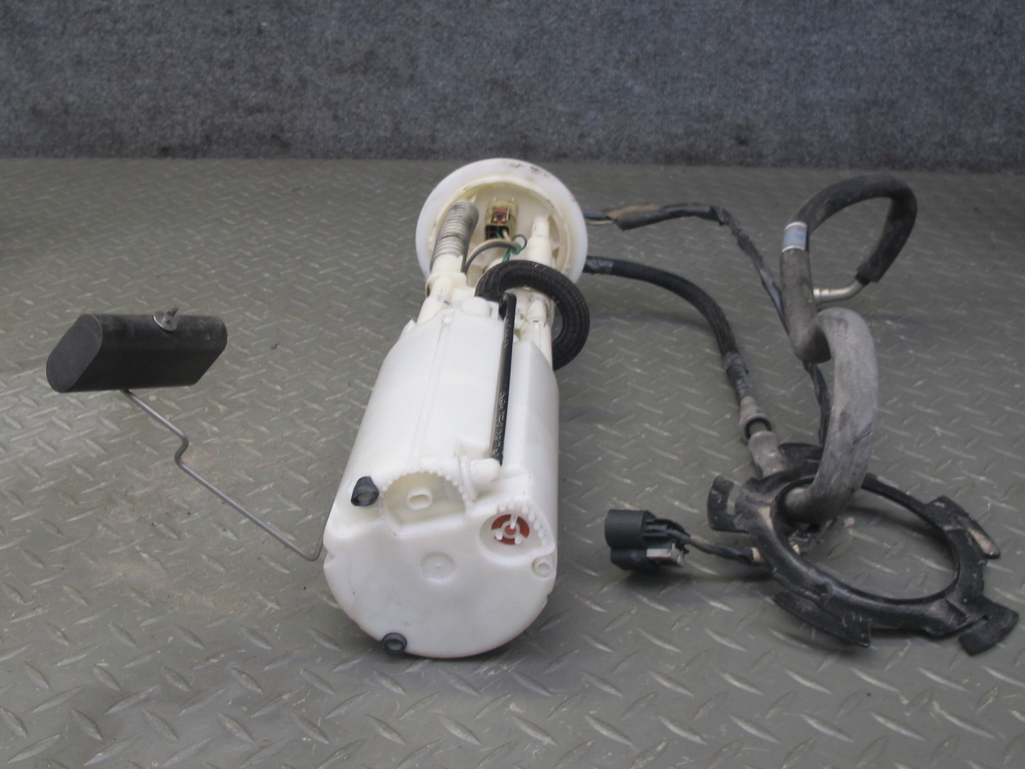 2004-2009 Cadillac XLR Fuel Gas Pump Level Sensor Sending Unit Assembly