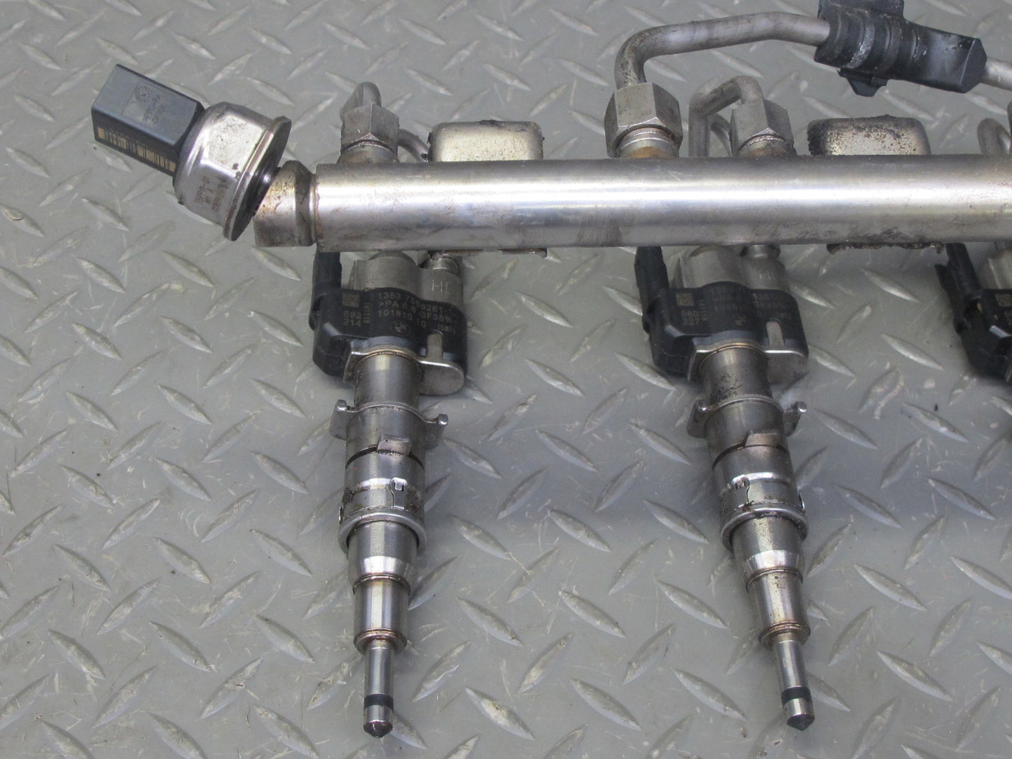 12-14 BMW F01 F10 F12 4.4L N63 Fuel Rail Injector Pipe Line Set Index 12 OEM