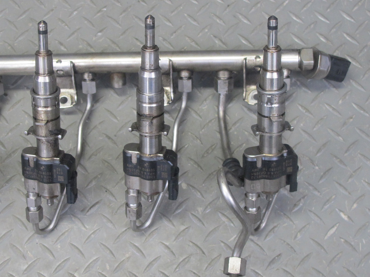 12-14 BMW F01 F10 F12 4.4L N63 Fuel Rail Injector Pipe Line Set Index 12 OEM