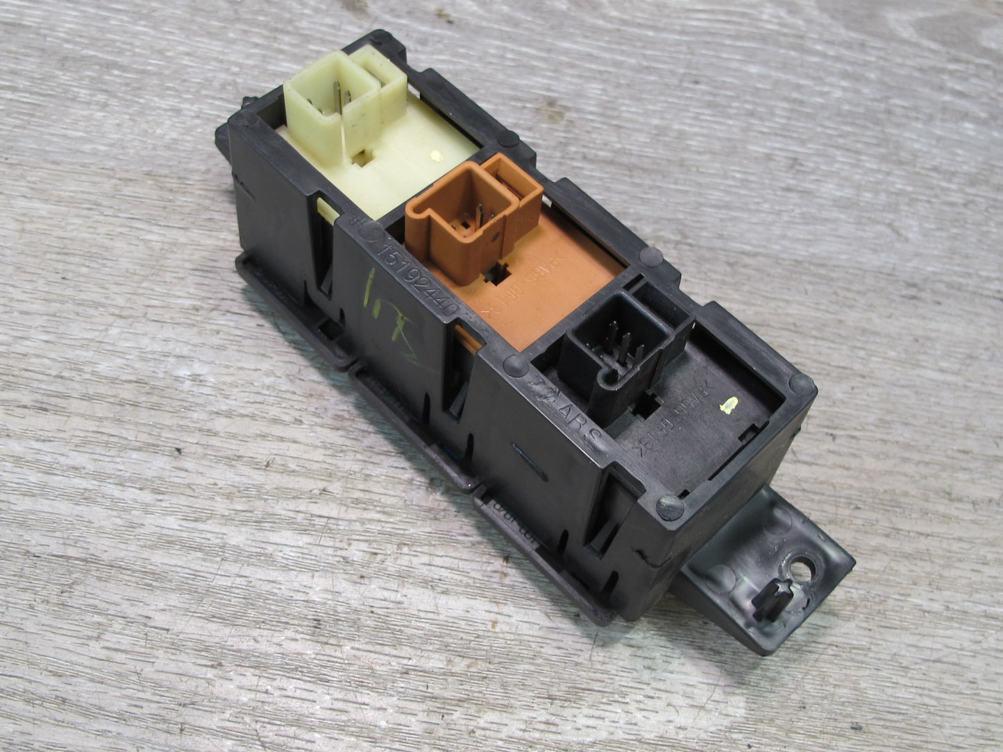 2003 -2007 Hummer H2 Dash Center Traction Control & TOW Haul Switch 15192440