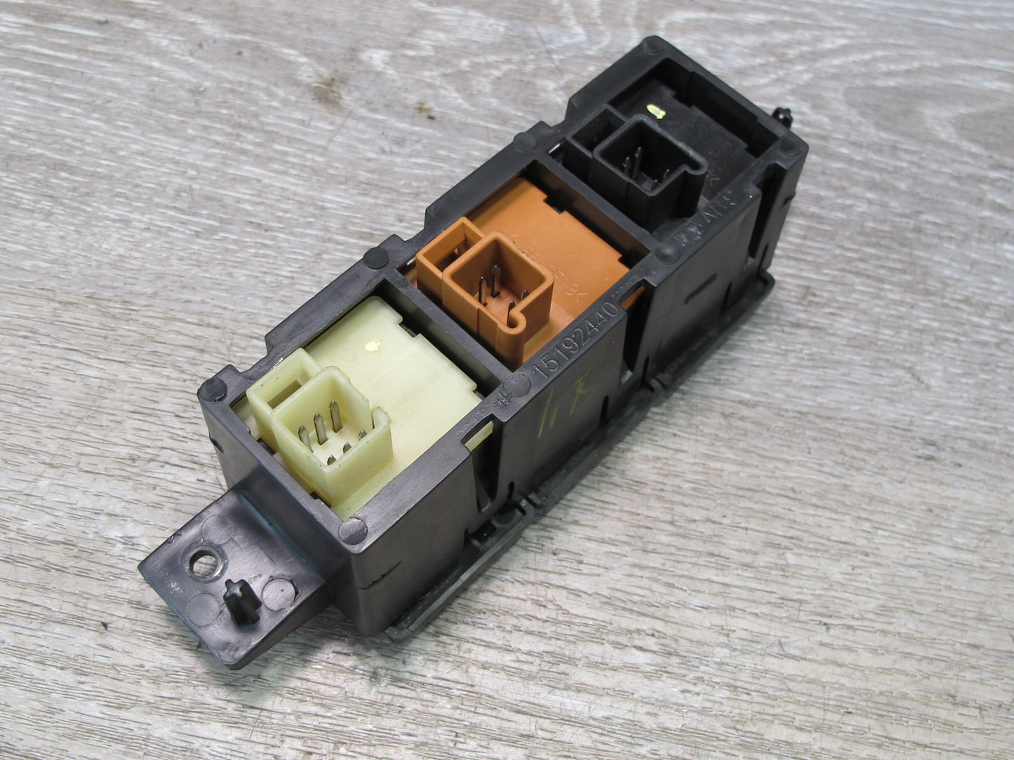 2003 -2007 Hummer H2 Dash Center Traction Control & TOW Haul Switch 15192440
