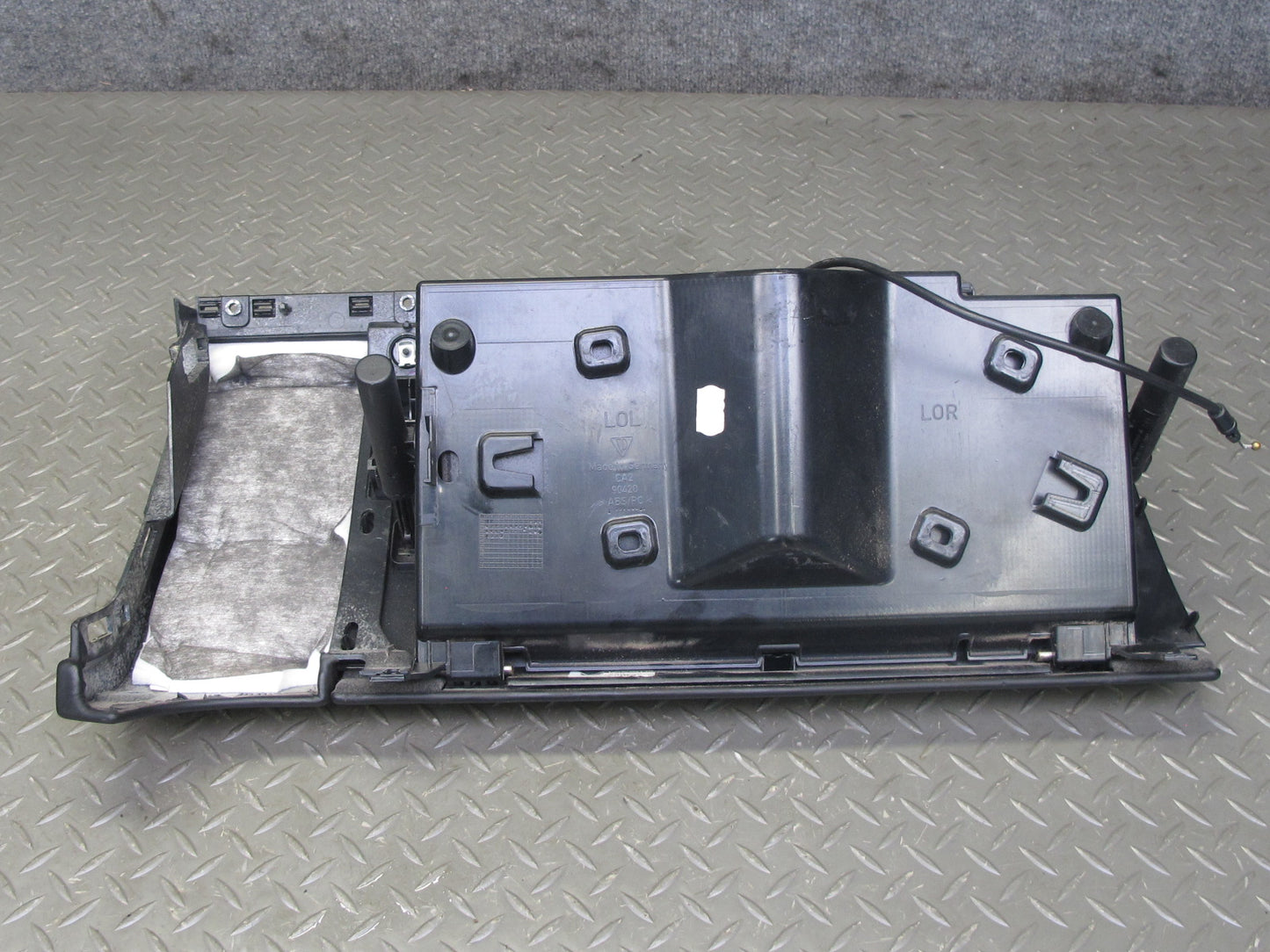 2003-2010 Porsche Cayenne 955 Dash Glove Box Compartment Storage