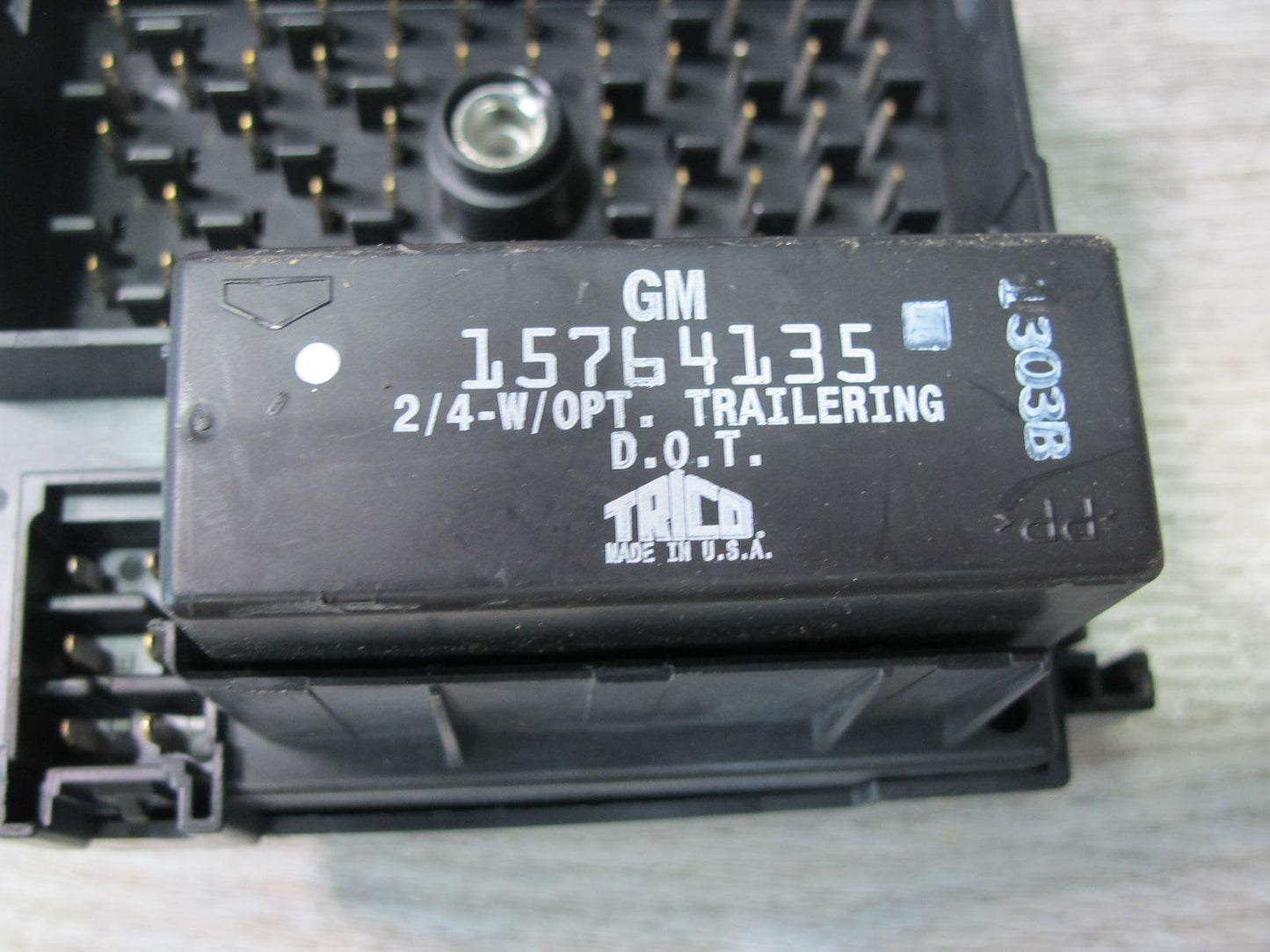 2003-2007 Hummer H2 Under Dash Interior Fuse Relay Box 15058033