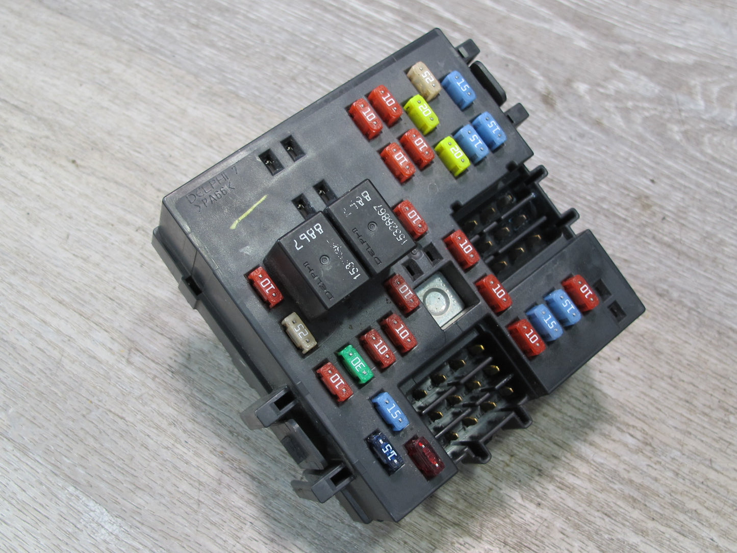 2003-2007 Hummer H2 Under Dash Interior Fuse Relay Box 15058033