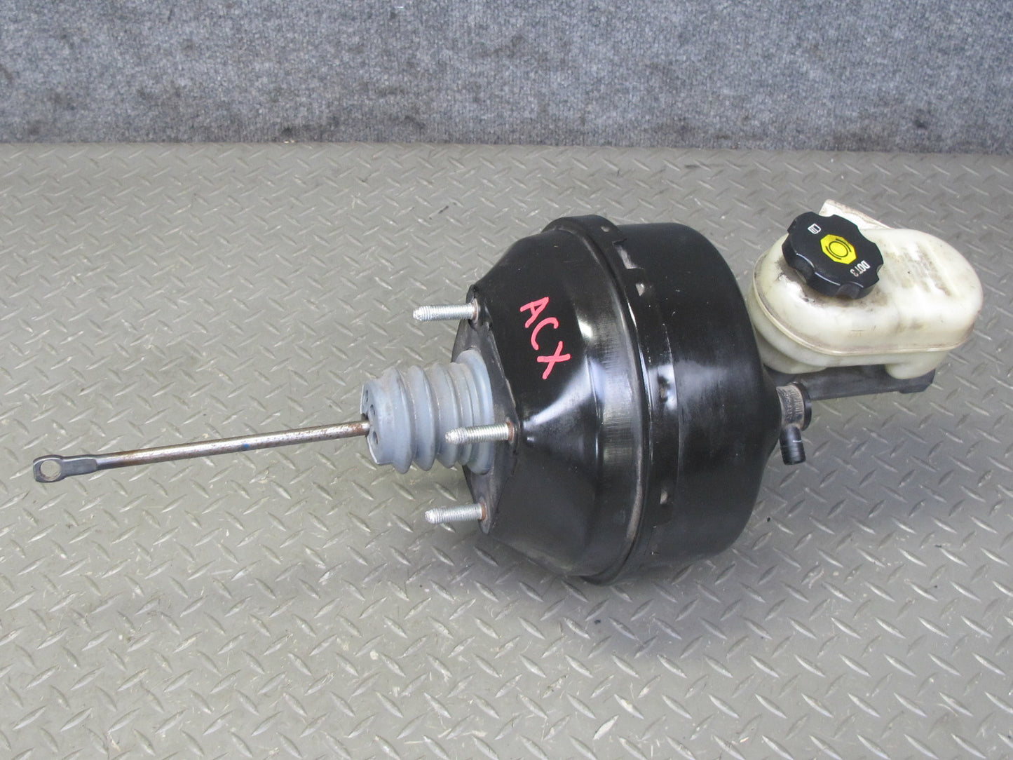 2004-2008 Cadillac XLR Power Brake Booster Master Cylinder Fluid Reservoir