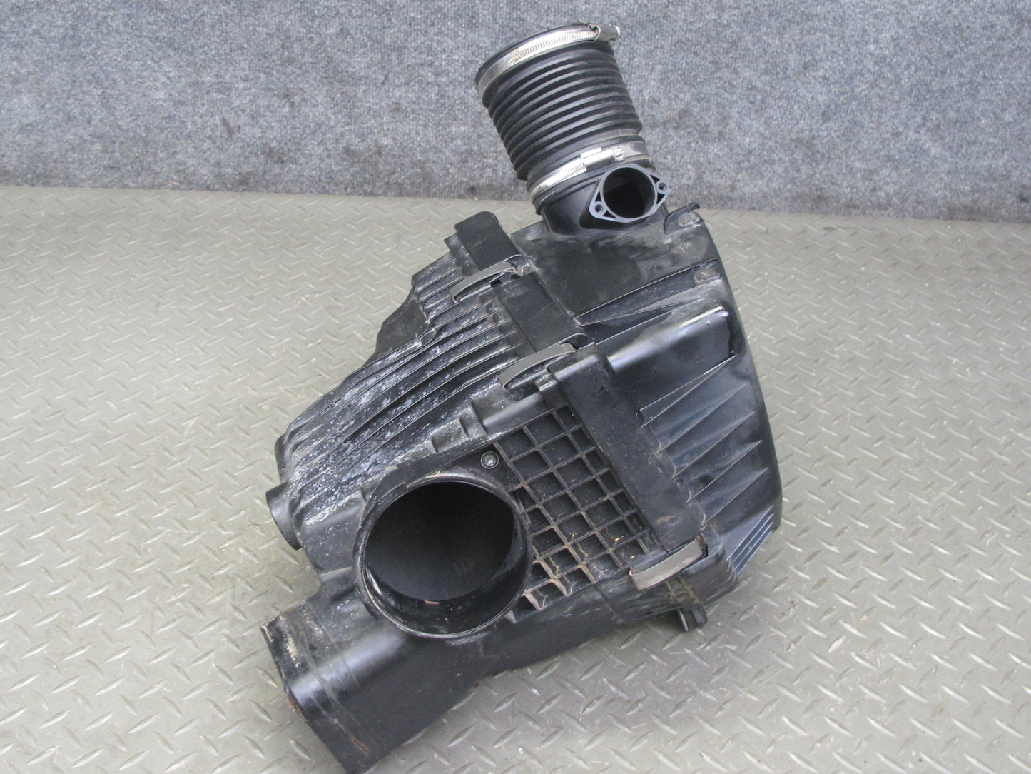 2006-2010 BMW E63 E64 M5 M6 Left Air Intake Cleaner Filter Box Assembly 7834502