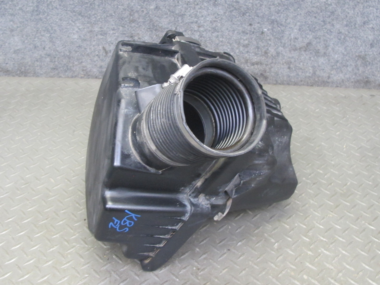 2006-2010 BMW E63 E64 M5 M6 Left Air Intake Cleaner Filter Box Assembly 7834502