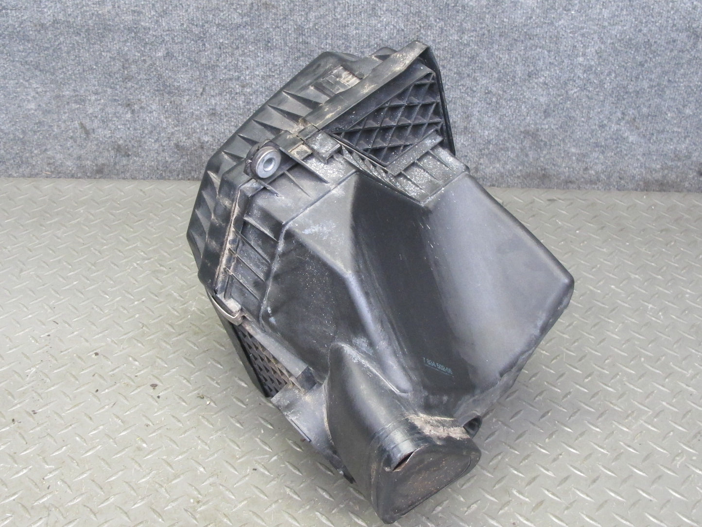 2006-2010 BMW E63 E64 M5 M6 Left Air Intake Cleaner Filter Box Assembly 7834502