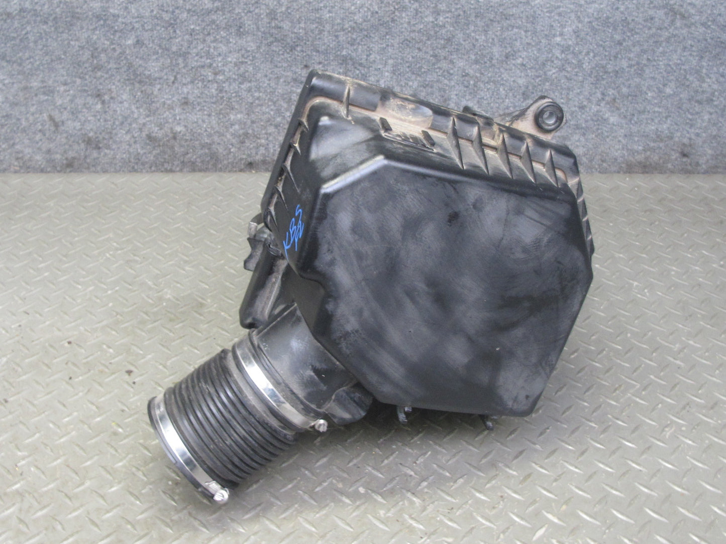 2006-2010 BMW E63 E64 M5 M6 Left Air Intake Cleaner Filter Box Assembly 7834502