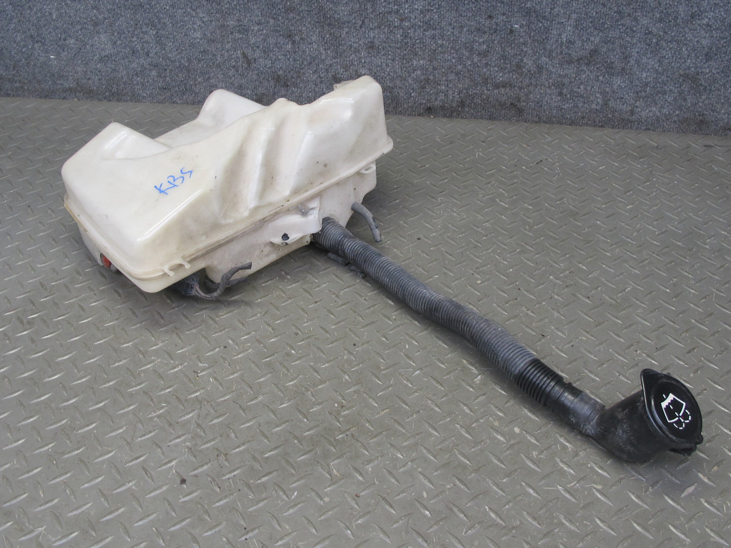 2006-2010 BMW E63 E64 Windshield Washer Fluid Reservoir Tank w Pump 7896391