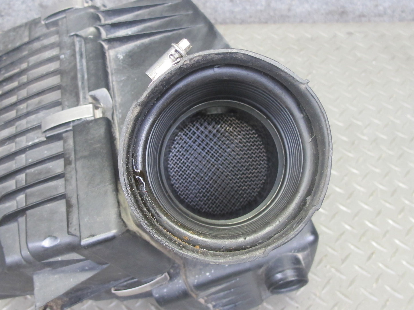 2006-2010 BMW E63 E64 M5 M6 Right Air Intake Cleaner Filter Box Assembly 7834501