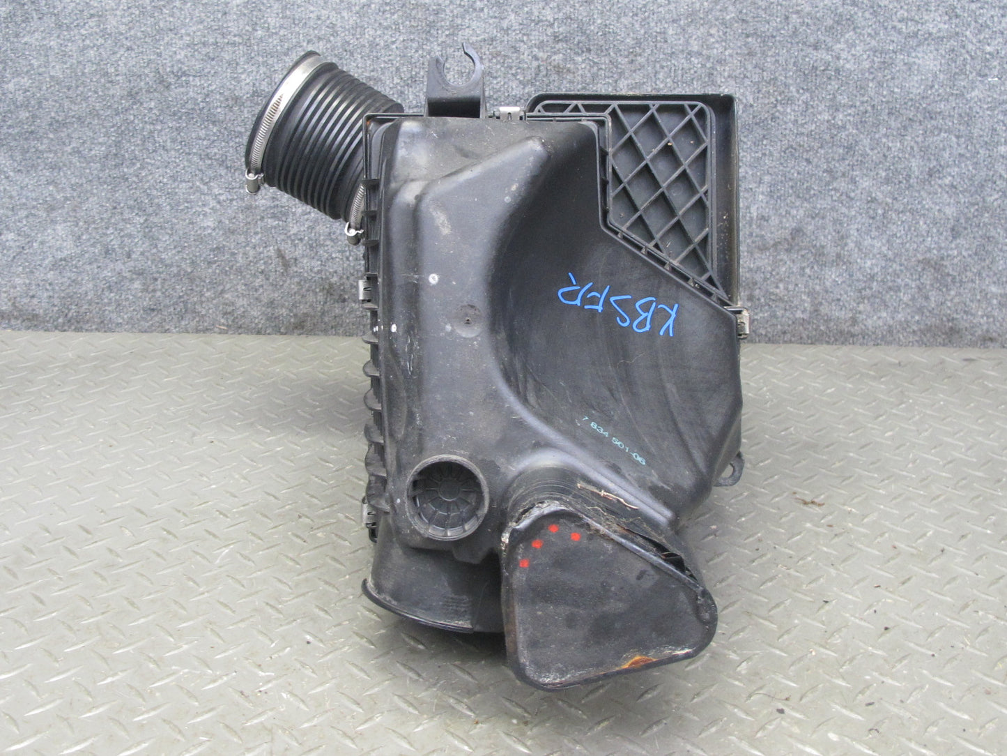 2006-2010 BMW E63 E64 M5 M6 Right Air Intake Cleaner Filter Box Assembly 7834501