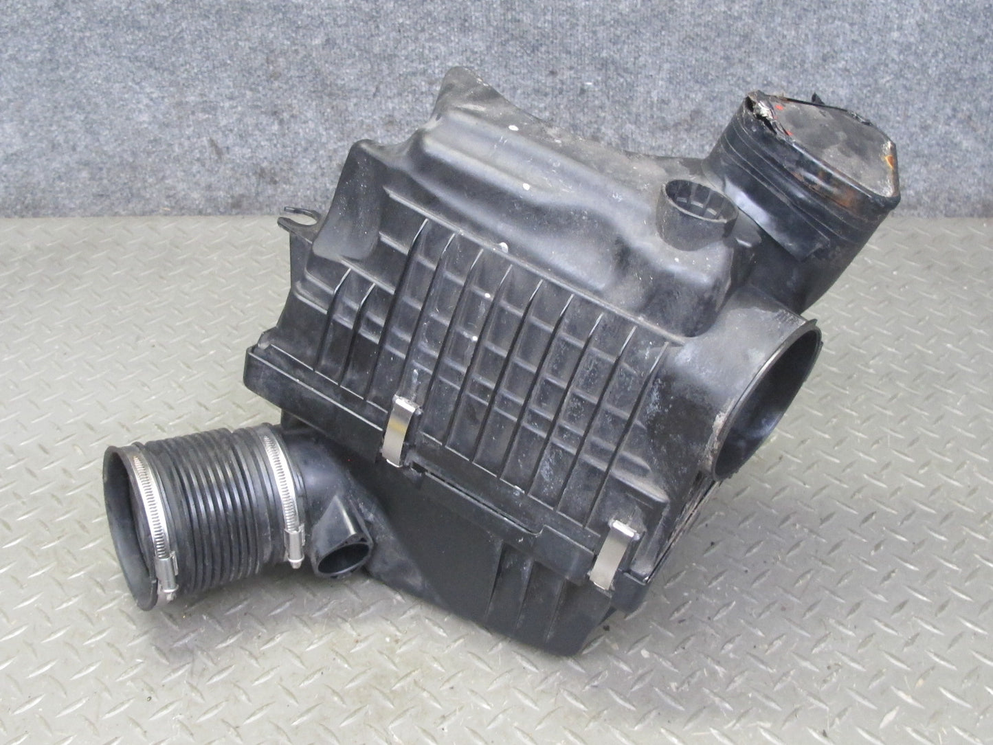 2006-2010 BMW E63 E64 M5 M6 Right Air Intake Cleaner Filter Box Assembly 7834501