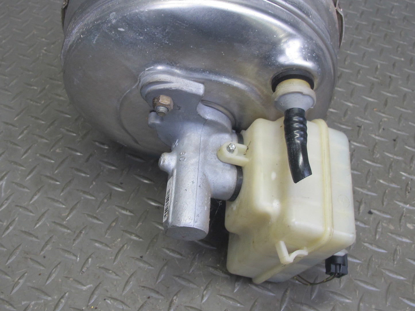 2006-2010 BMW E63 E64 M6 Brake Master Cylinder Booster Fluid Reservoir
