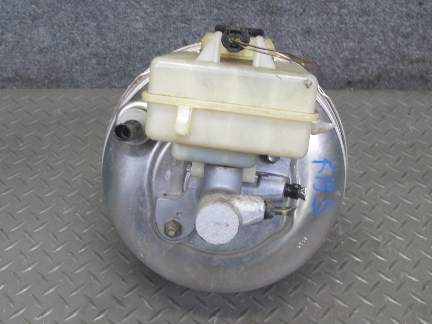 2006-2010 BMW E63 E64 M6 Brake Master Cylinder Booster Fluid Reservoir
