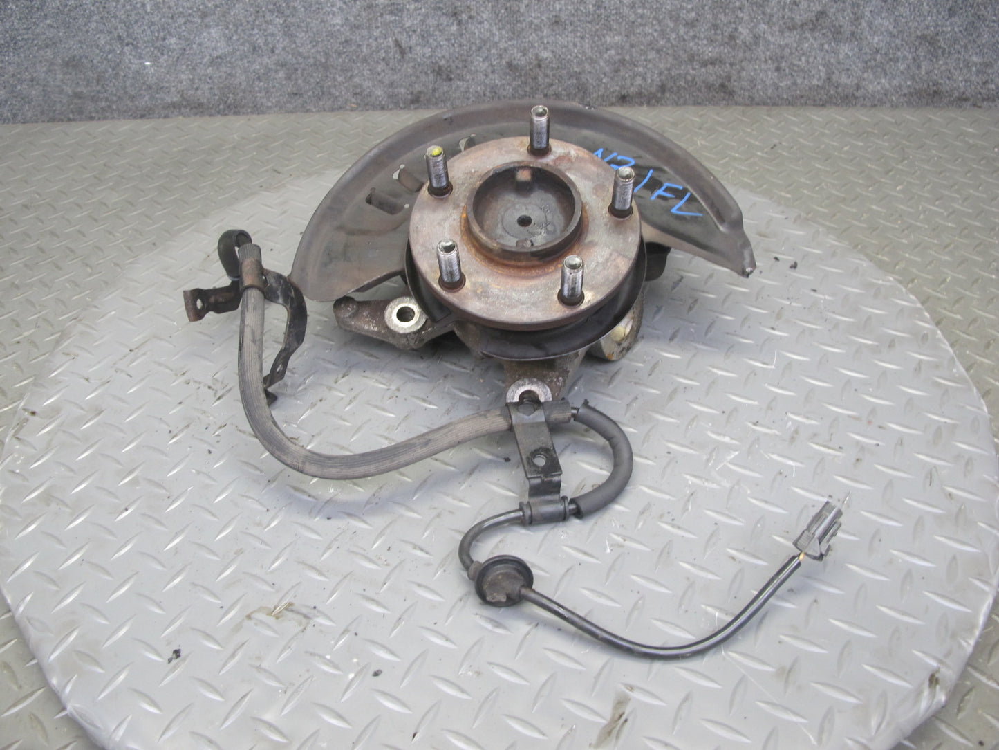 92-96 Nissan Z32 300ZX NON Turbo Front Left Spindle Knuckle Wheel Hub OEM