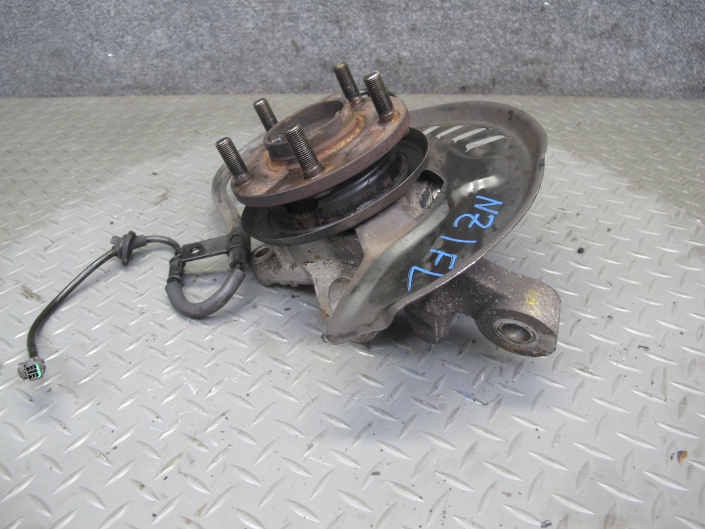 92-96 Nissan Z32 300ZX NON Turbo Front Left Spindle Knuckle Wheel Hub OEM