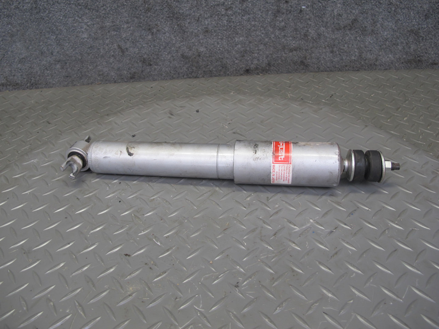 89-96 Chevrolet Corvette C4 Set of 2 Front Left & Right Strut Shock Absorber KYB