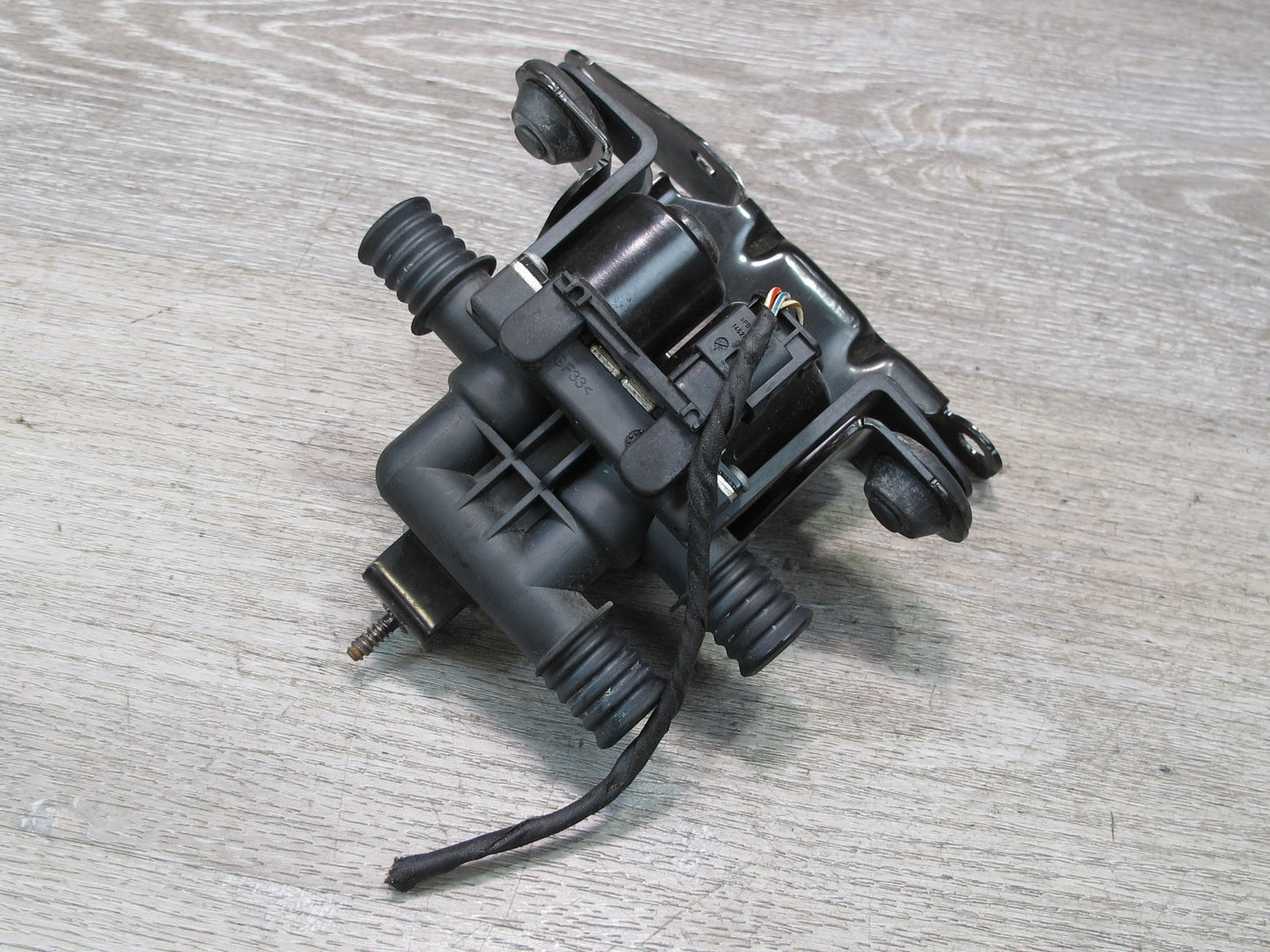 2008-2014 BMW E71 E72 X6 Heater Water Control Valve 6910544