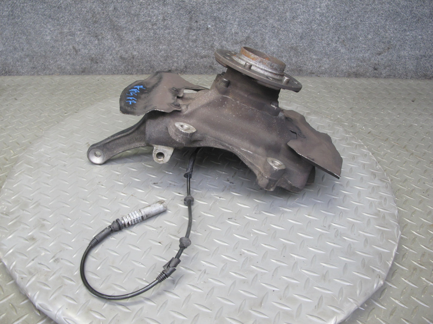 2006-2010 BMW E63 E64 M6 Front Right Spindle Knuckle Wheel Hub Bearing