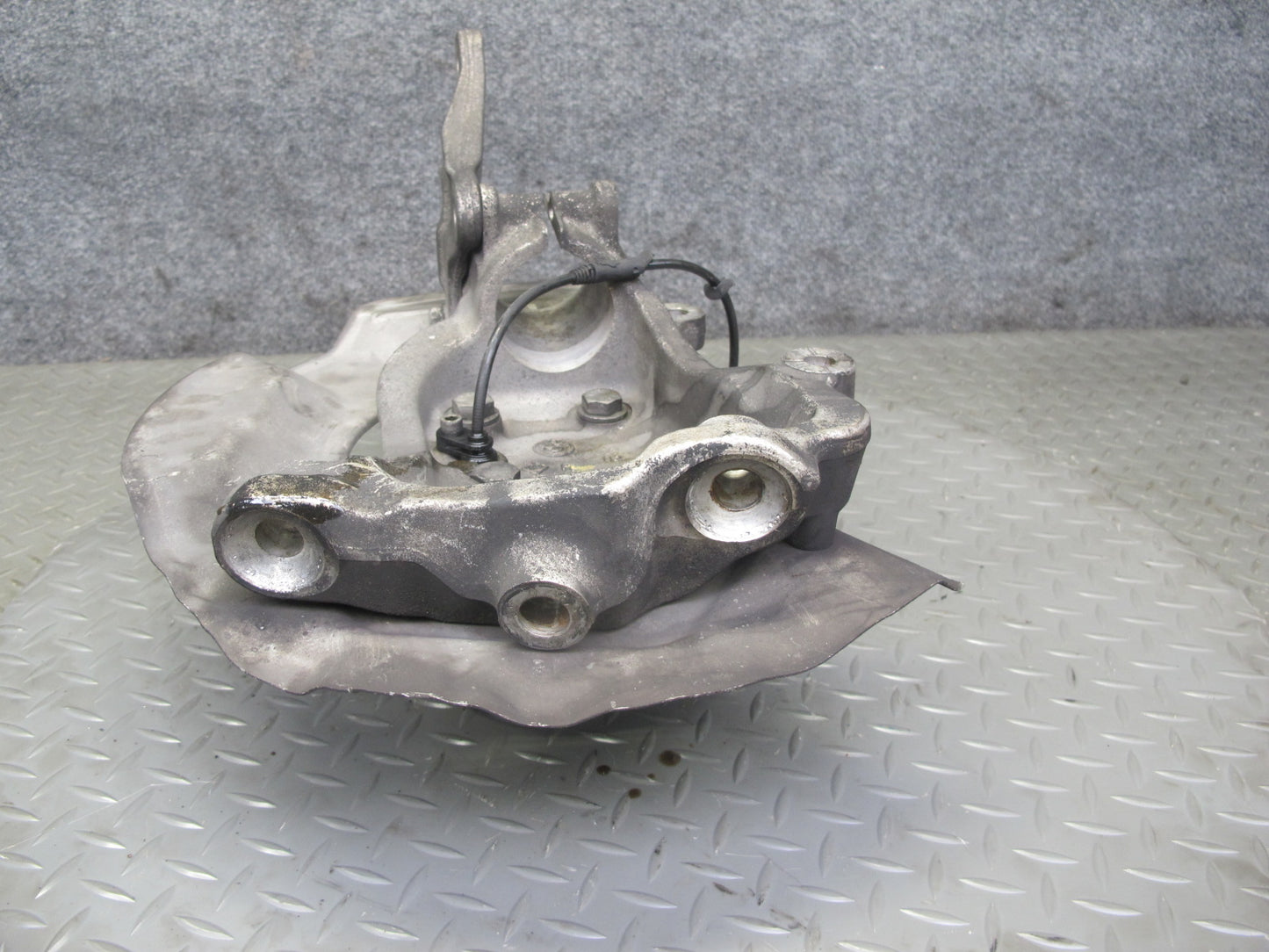 2006-2010 BMW E63 E64 M6 Front Right Spindle Knuckle Wheel Hub Bearing