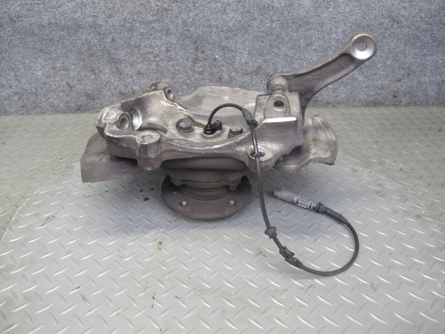 2006-2010 BMW E63 E64 M6 Front Right Spindle Knuckle Wheel Hub Bearing